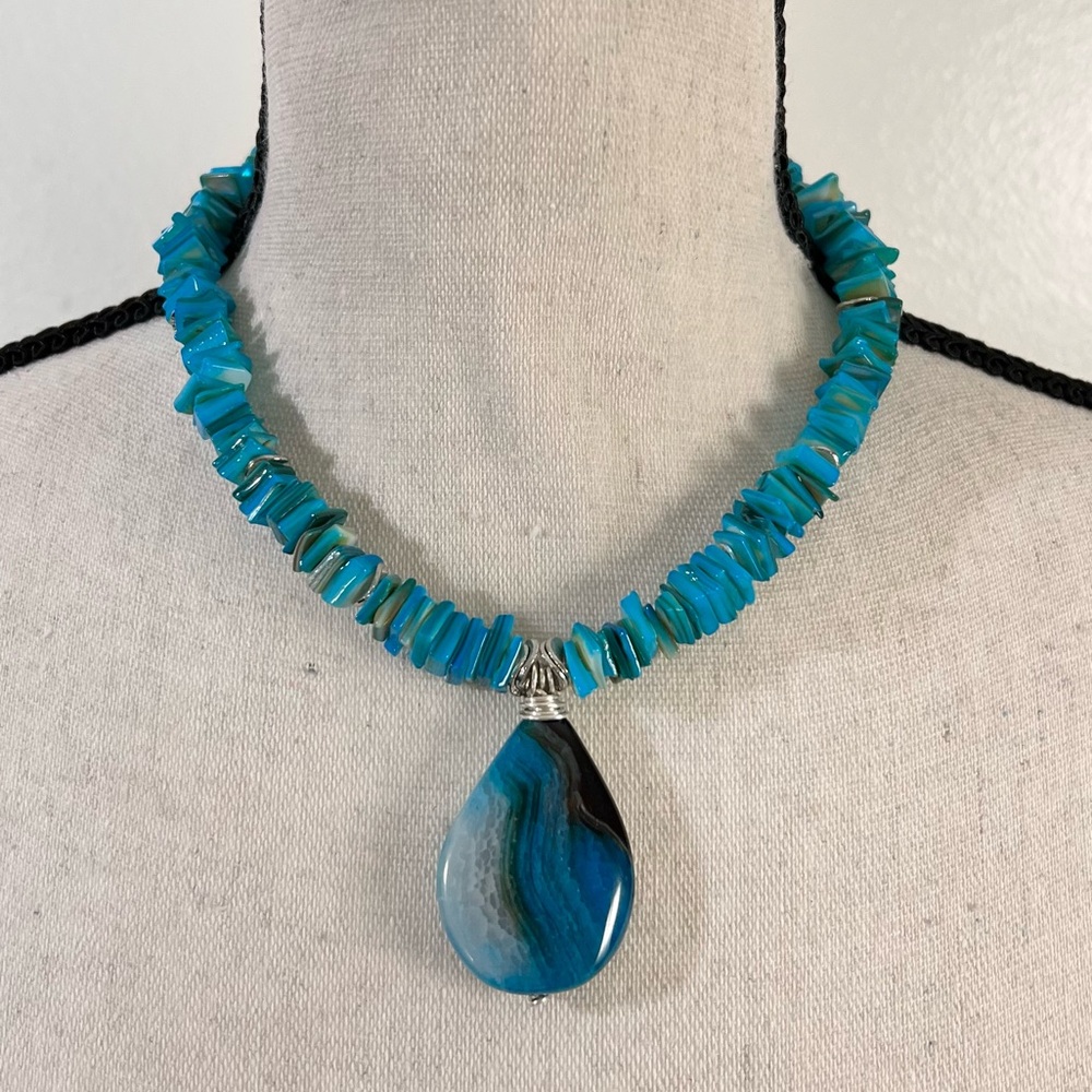 Banded Agate Teardrop Pendant Choker Necklace With Silver Accents